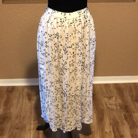 H&M Dresses & Skirts - H&M Black and White Long Flowing Skirt